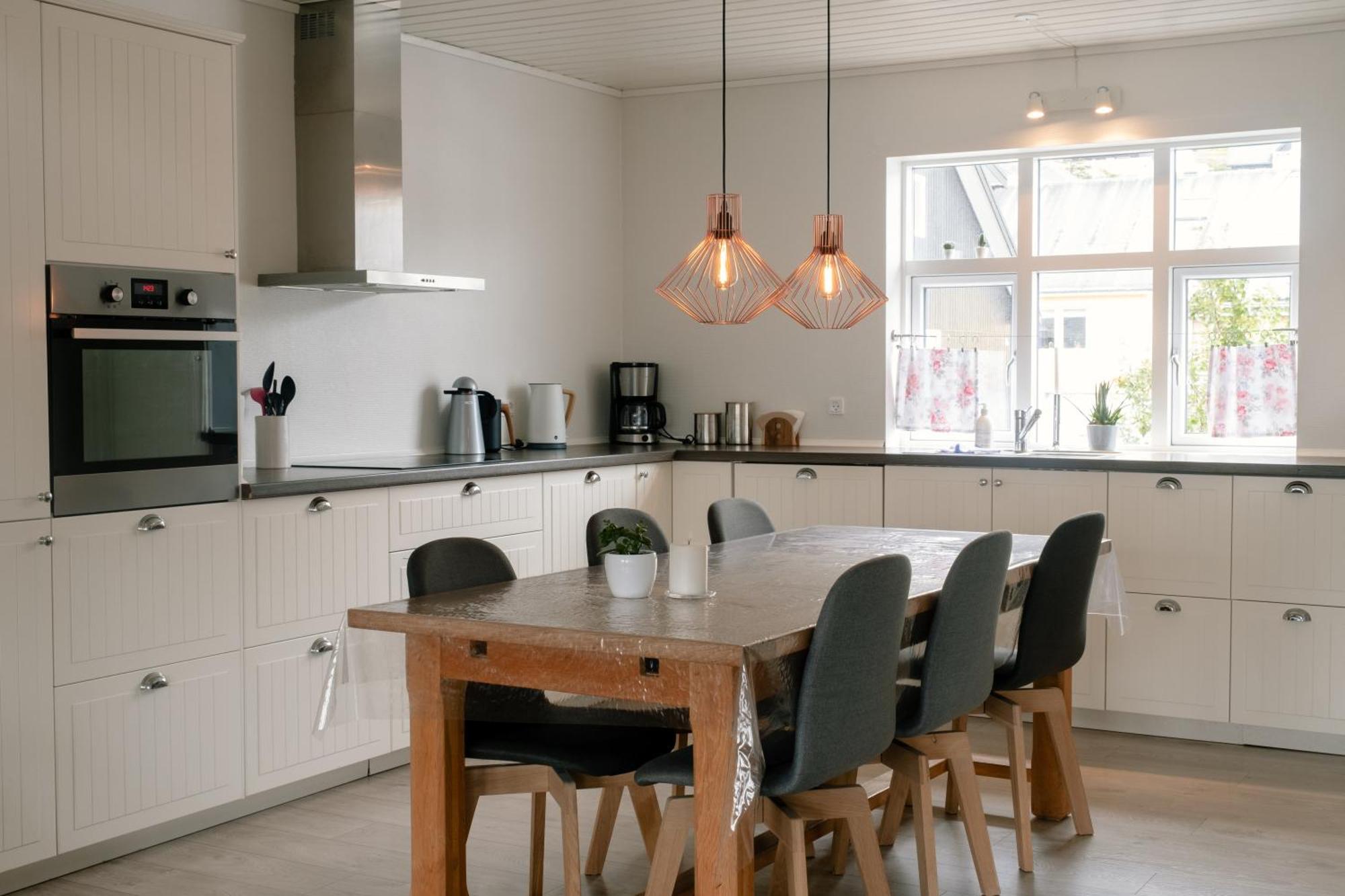 Spacious City Center Home By The Sea Klaksvík Buitenkant foto