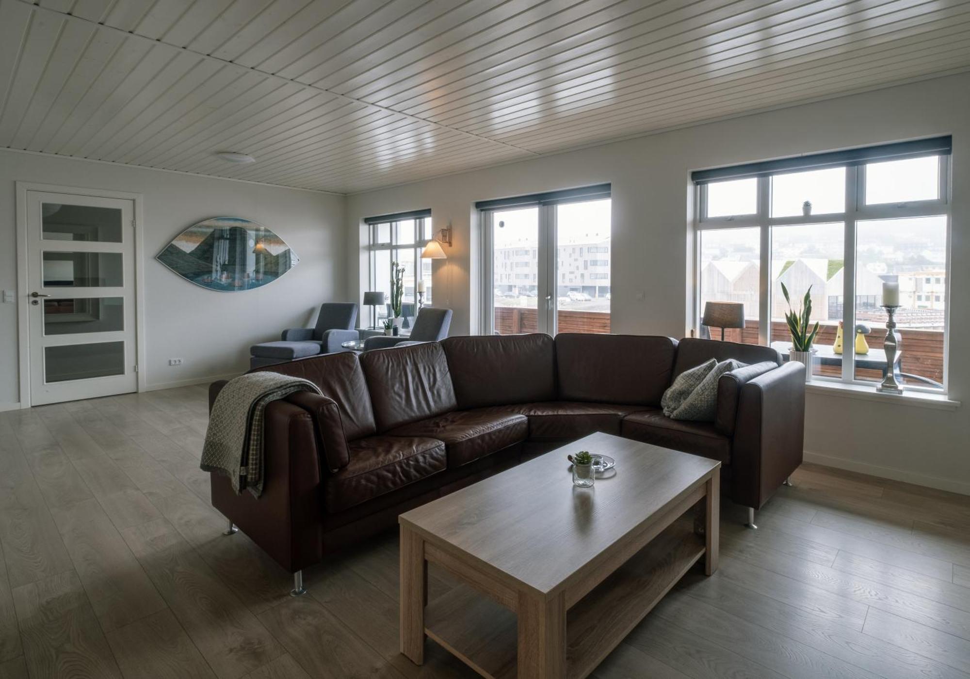 Spacious City Center Home By The Sea Klaksvík Buitenkant foto